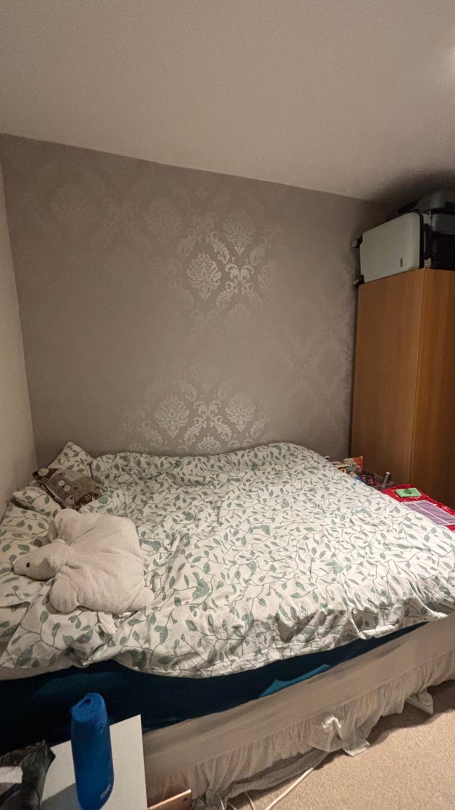 Lovely double en suite bedroom  Main Photo