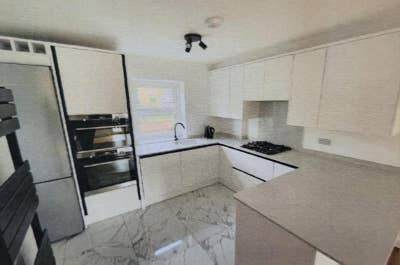 Ensuite Single Room Available | Greenwich | £750 Main Photo