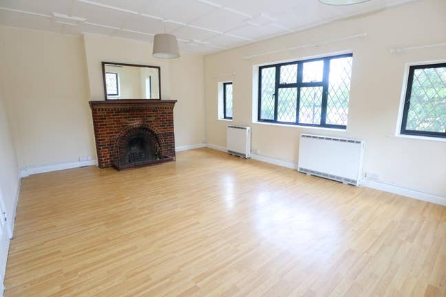 Large double room available for rent in Coulsdon Main Photo