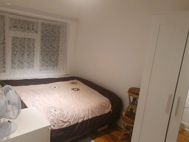 Doble Bedroom Rent  Main Photo