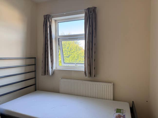 A Beautiful Single Room in Hayes for One Person Main Photo