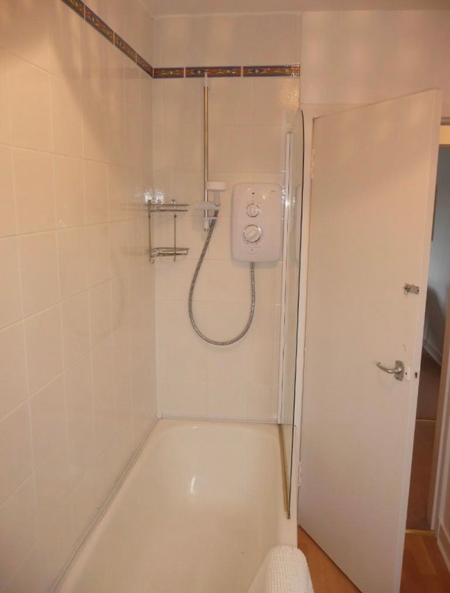 Double bed Room in a Flat Main Photo