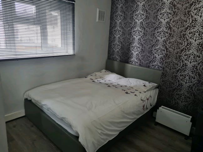 Double Room to Let Main Photo