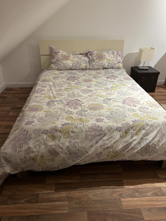 Self contained studio in a house  Main Photo