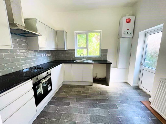 🏡 Modern King & Double Rooms + Office + Cleaner ✨ Main Photo