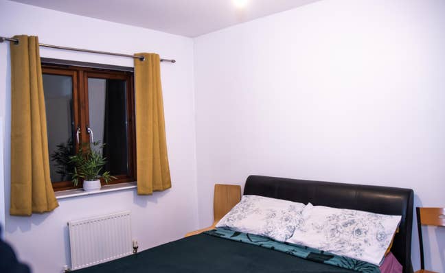 Spacious Double bedroom All Inclusive Near Town  Main Photo