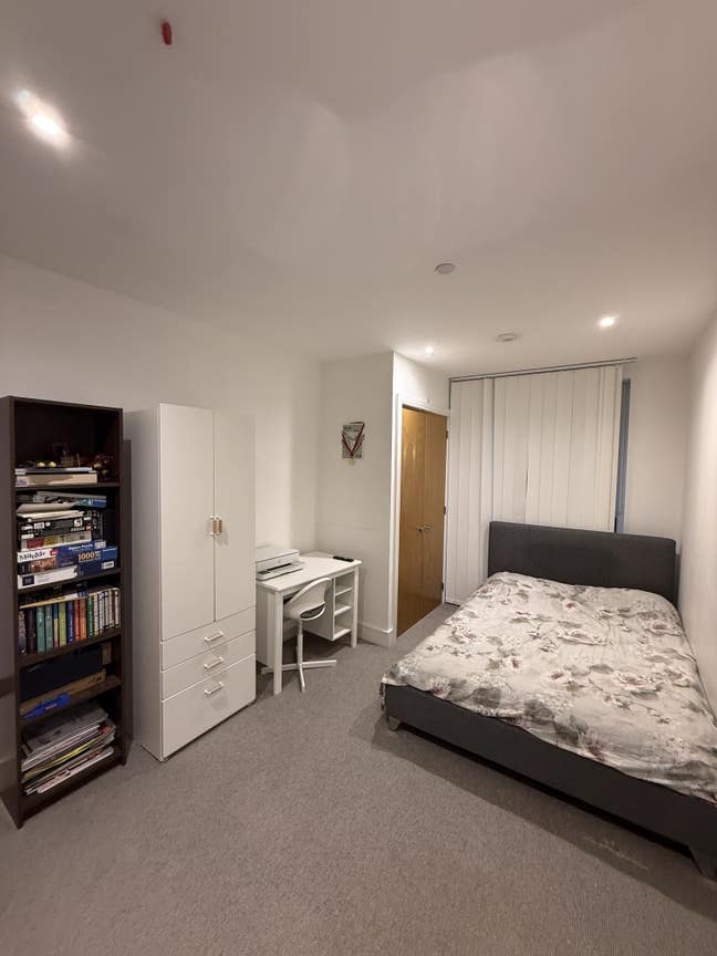 Elegant en suite double room in 3 bedroom flat Main Photo