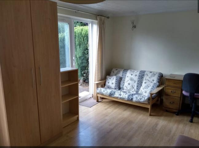 Lge Double Rm-Bills&CouncilTax Inc - Nr BusinessPk Main Photo