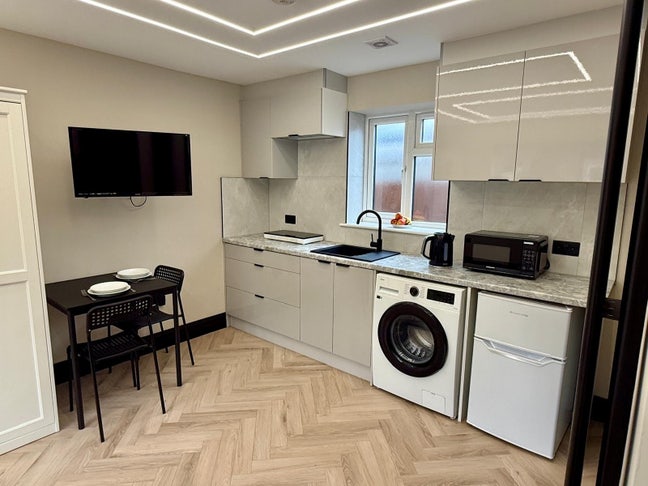 Brand New-Fully Furnished Studio Annex- Bills Inc. Main Photo