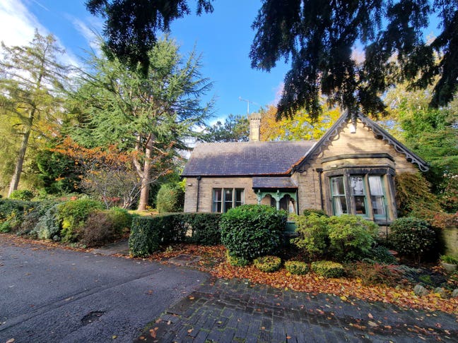 Lovely room in a 2 bed lodge with a big garden Main Photo