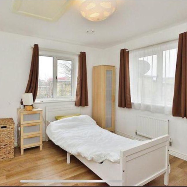 I am a female   I am looking for a single or ... Main Photo