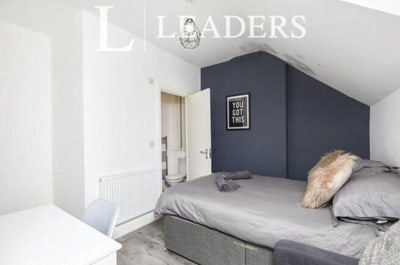 En-Suite Furnished Room Walkable to City Center Main Photo