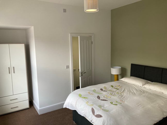 Beautiful ensuite room Craven Street - CV5 Main Photo