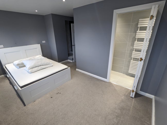 Double En-Suite Furnished Room In Women Only House Main Photo