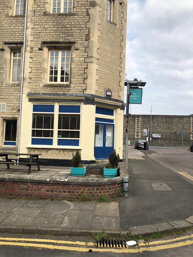 Emlyn Square Room To Let Main Photo