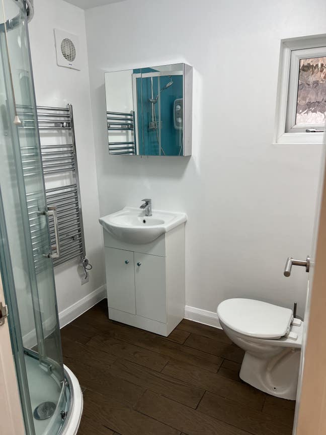 Spacious self contained studio Main Photo