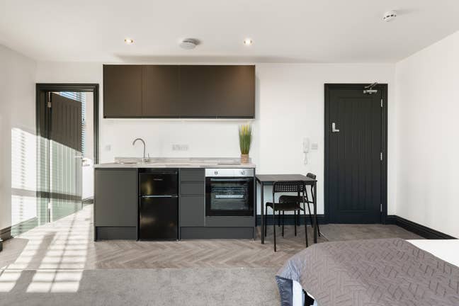 Luxury Large Self contained studio - All bills inc Main Photo