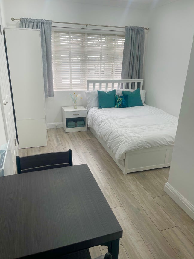 New studio in Chingford E4 £1150, bills + WiFi inc Main Photo