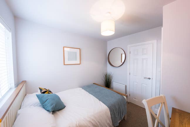 Double Ensuite Room Available in Town Centre Main Photo