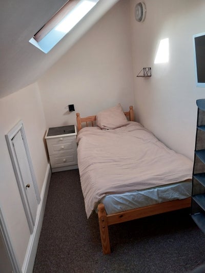 Single room. Short term let only &pound;85 per week Main Photo