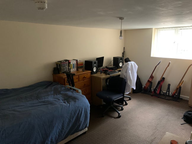 Student Room available off Burton Road  Main Photo