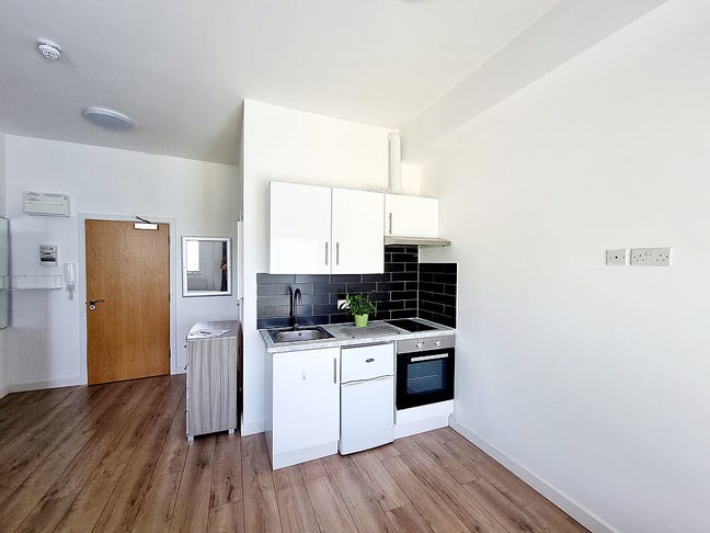 Studio - viewings available today Main Photo