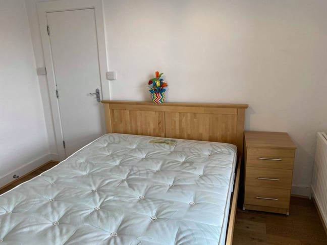 Cozy Double, All Bills Included, £850 – SW6 Main Photo