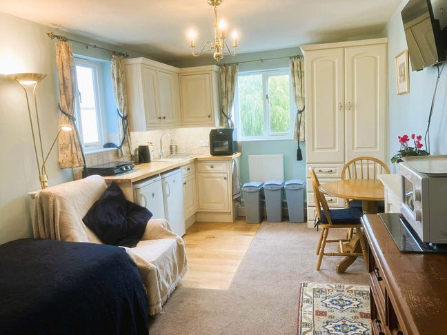 Bedsit With En-suit + Kitchenette on a farm. Main Photo