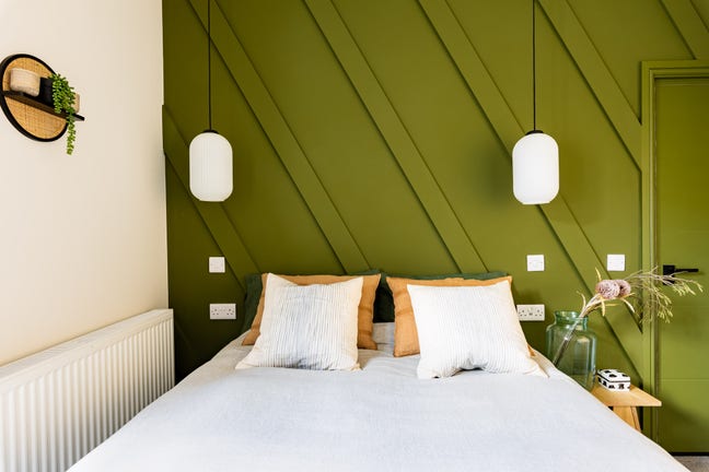 Stunning Ensuite Room in Professional House Share Main Photo