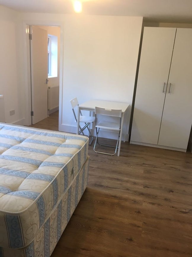 381N-Gfb-Fulham-Modern Double Studio Flat Main Photo