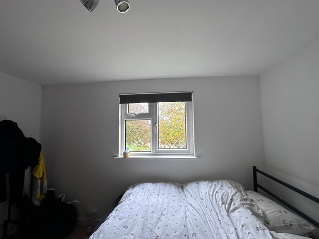 1 double bedroom and an office room Main Photo