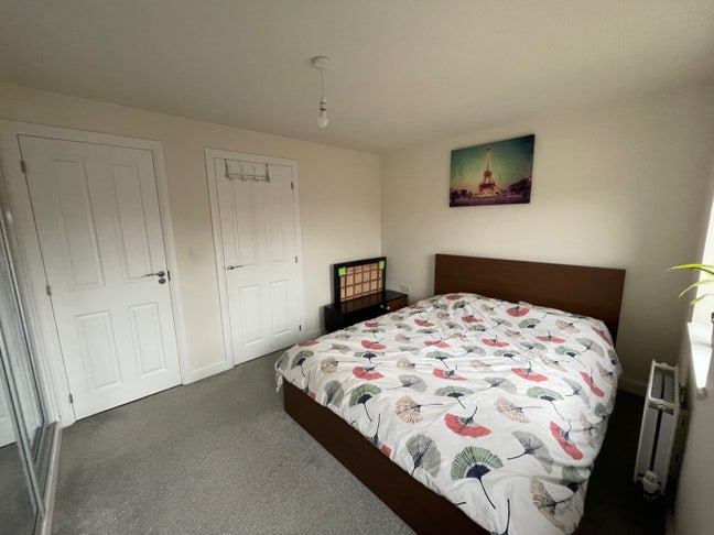 Furnished Double Bedroom with En-Suite Main Photo