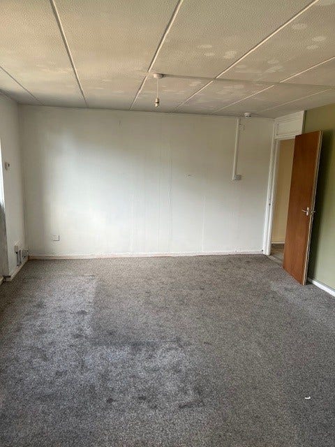 Guardianship: 2 Bedroom Flat(s) In Bracknell, RG12 Main Photo