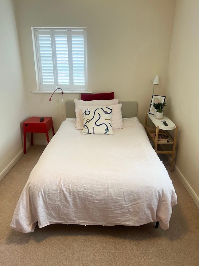 Bright Furnished Room in Family Home - Bills Inc Main Photo