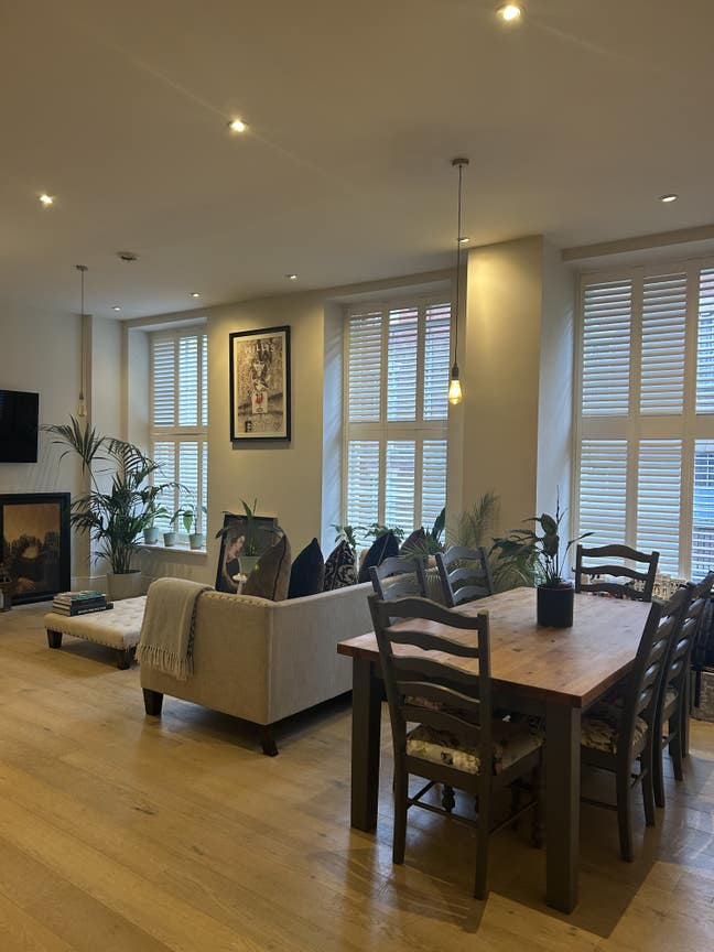 Spacious Double Room for rent in Georgian flat Main Photo