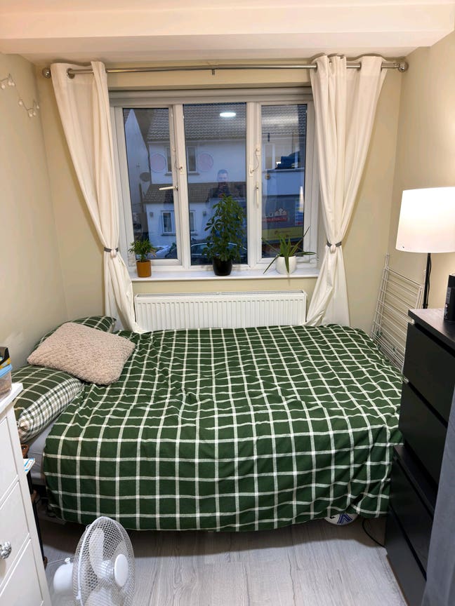 Bright double bed room near West Finchley station Main Photo