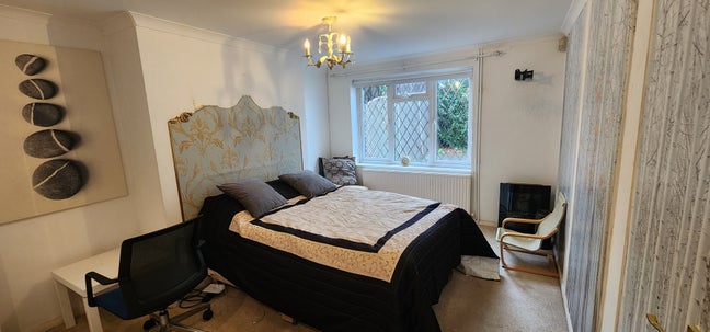 Double Room to Rent – Monday to Friday Let  Main Photo