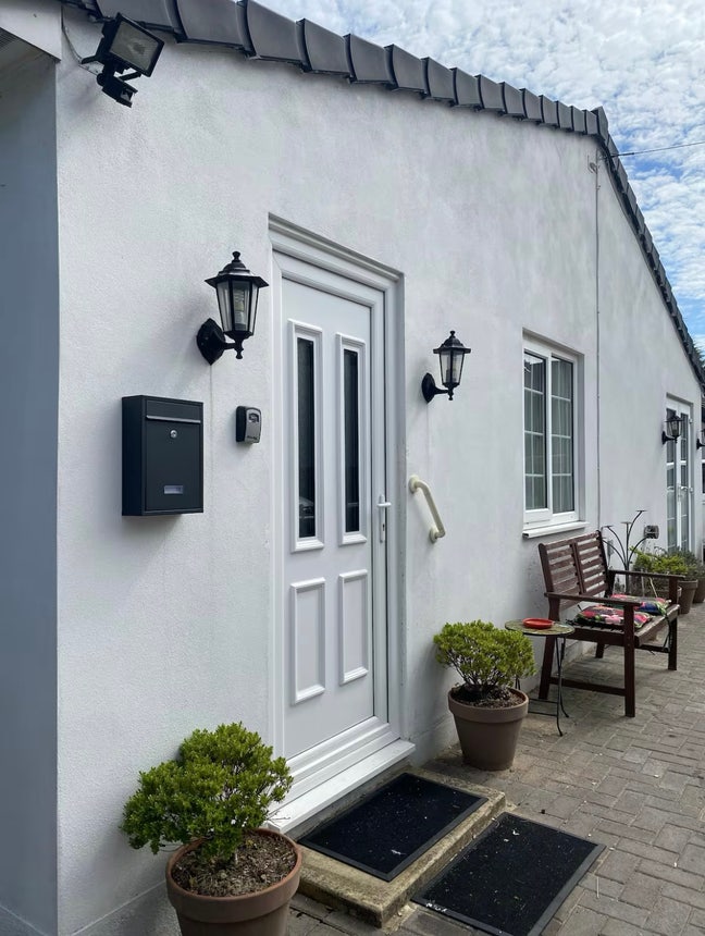 Spacious one bedroom flat in peacefull settings Main Photo