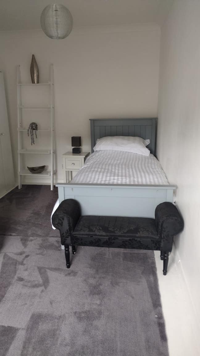 Modern single room for a professional female Main Photo