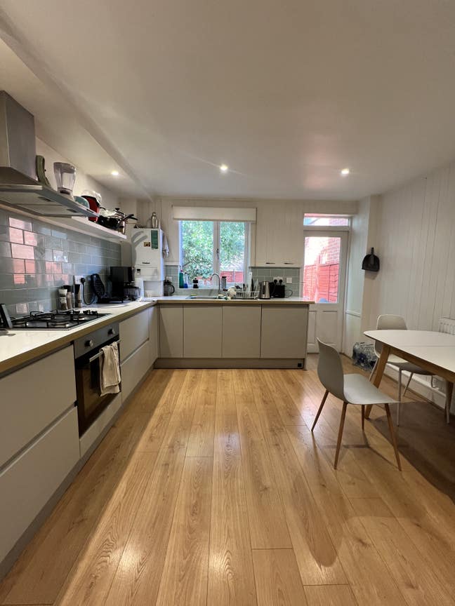 Double Room |All-Female 4Bed| Living Room & Garden Main Photo