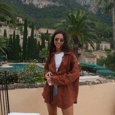 Professional Female seeks a single or double room Main Photo