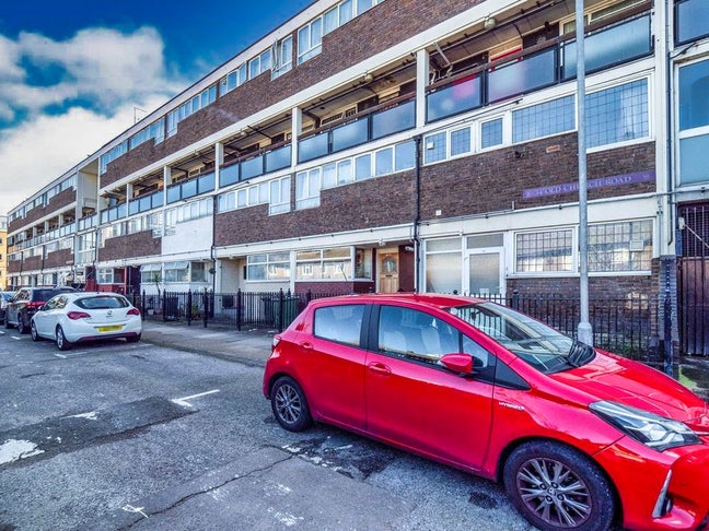 Modern studio with garden in Shadwell E1 Main Photo