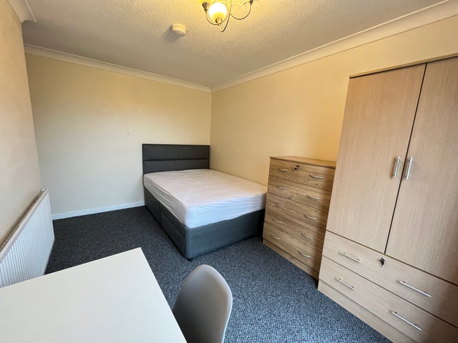 Large Double Room in Springfield Main Photo