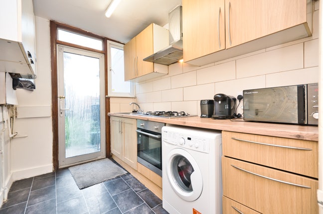 Spacious 3 Bed Terraced House in Wembley HA9 area Main Photo