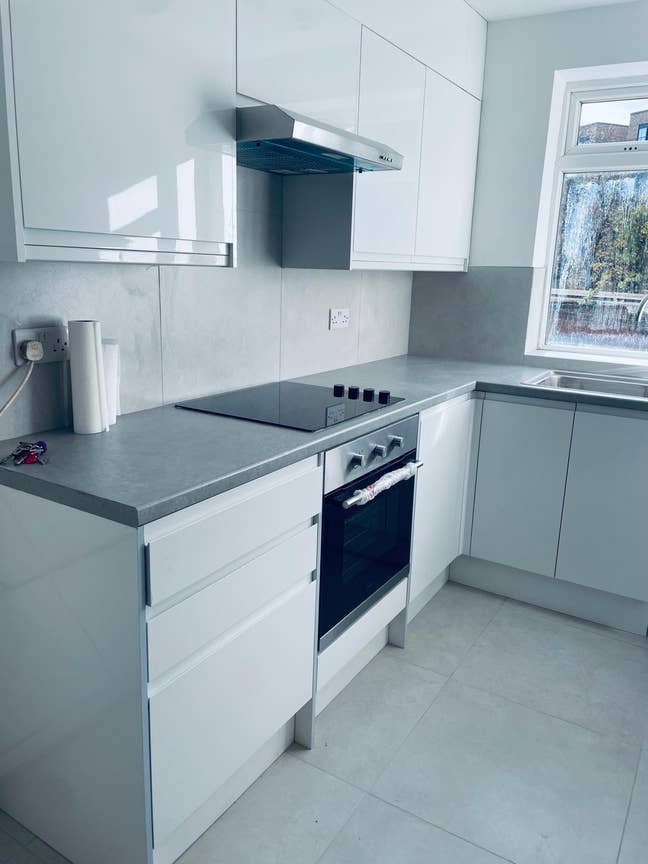 Room in newly renovated flat - Harrow town centre  Main Photo