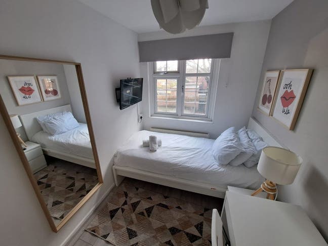 / Modern Single Room in E1 – Move In Now! 🏡 Main Photo