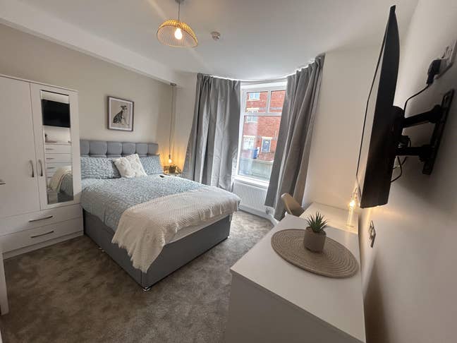 🚨 Recently Refurbished En Suite Next To RR🚨 Main Photo