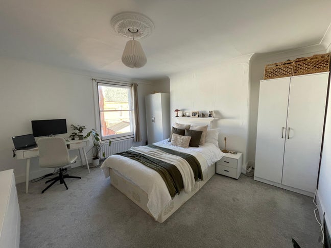 Rooms in a beautiful flat next to Clapham Common Main Photo