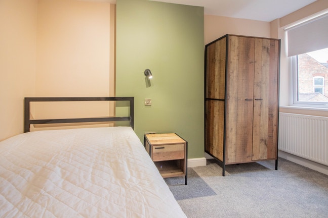 Bespoke Double Ensuite Room and Studio  Main Photo