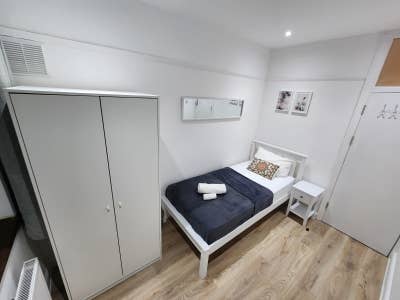 Bright Double Room for Rent in Edgware (HA8 9AB) Main Photo